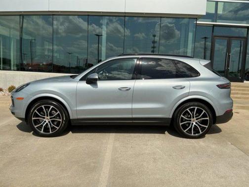 2023 Porsche Cayenne Platinum Edition