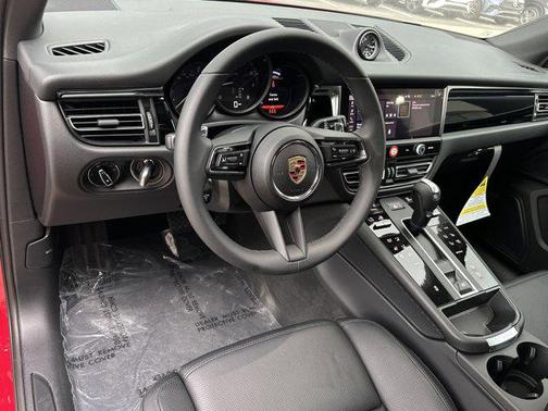 2025 Porsche Macan AWD