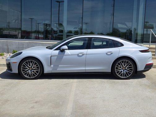 2024 Porsche Panamera 4
