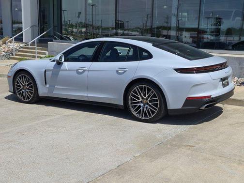 2024 Porsche Panamera 4