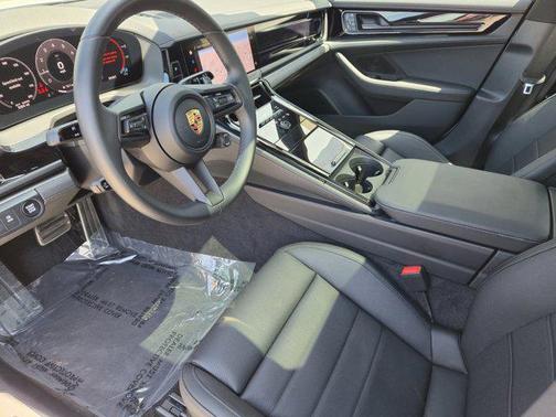 2024 Porsche Panamera 4
