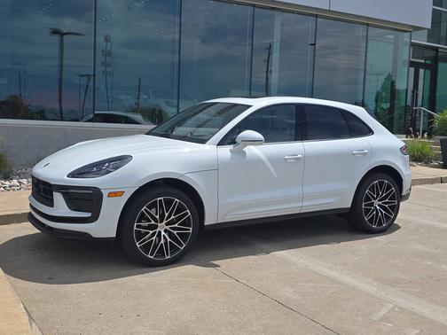 Carrara White Metallic 2026 Porsche Macan