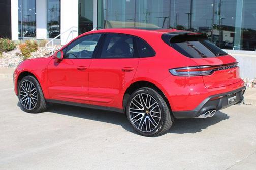 2025 Porsche Macan Base