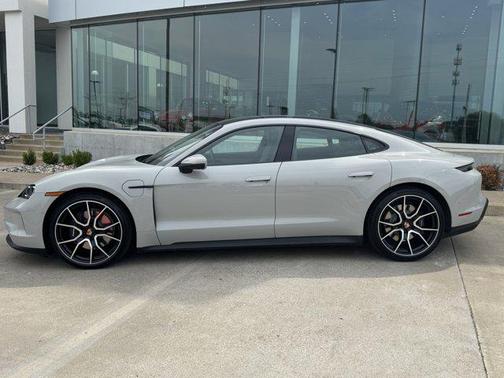 2025 Porsche Taycan 4