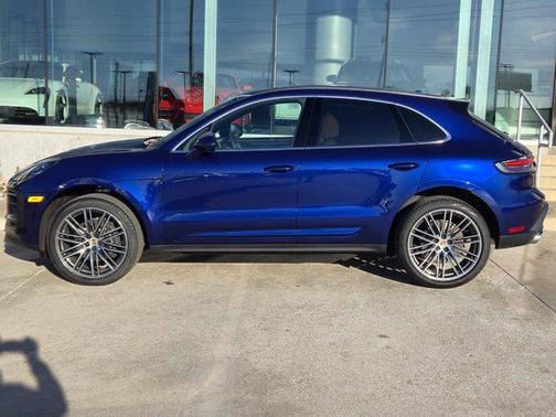 2025 Porsche Macan AWD