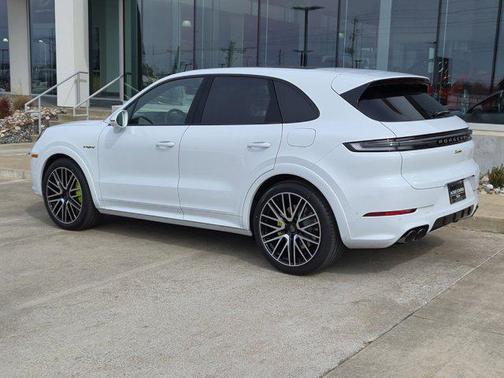 2025 Porsche Cayenne Turbo