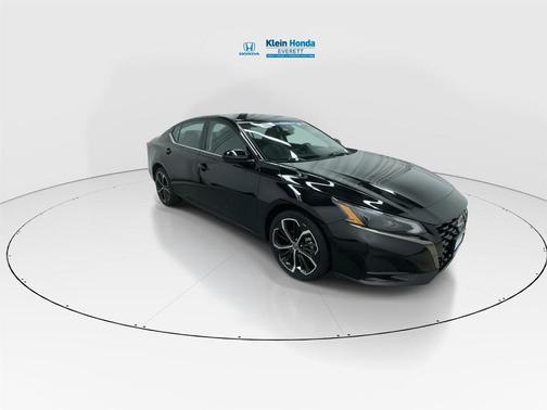 Black 2024 Nissan Altima 2.5 SR