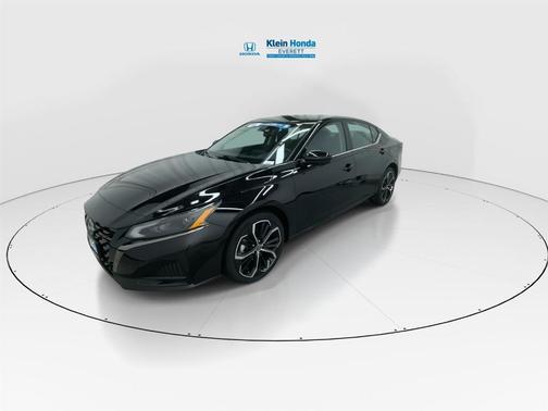 Black 2024 Nissan Altima 2.5 SR