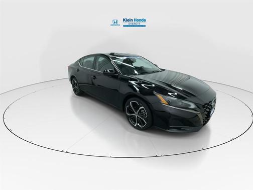 Black 2024 Nissan Altima 2.5 SR