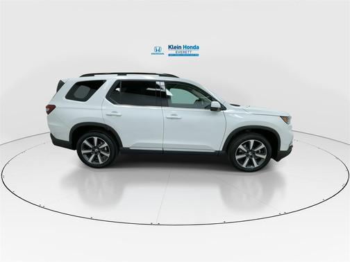 2025 Honda Pilot Touring 8-Passenger