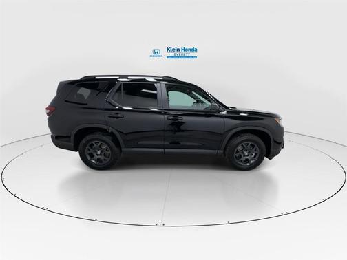 Crystal Black Pearl 2026 Honda Pilot TrailSport