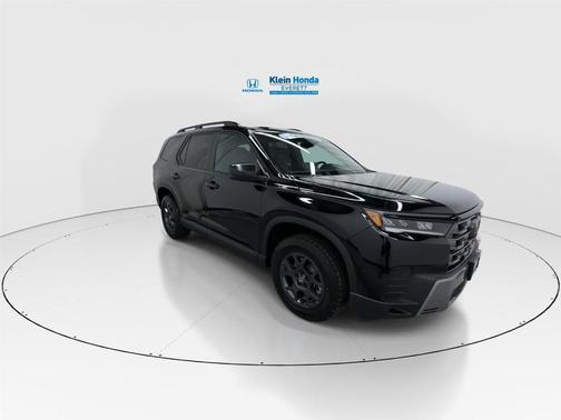 Crystal Black Pearl 2026 Honda Pilot TrailSport