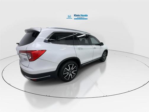 Platinum White Pearl 2021 Honda Pilot Touring 7-Passenger