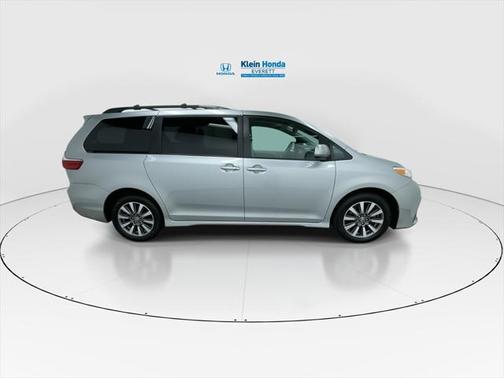 2020 Toyota Sienna LE