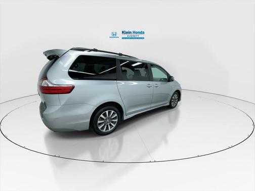 2020 Toyota Sienna LE