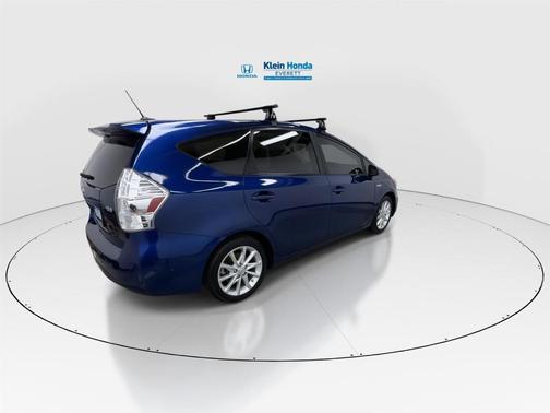 Blue Ribbon Metallic 2013 Toyota Prius v Five