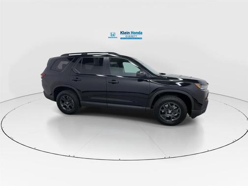 Crystal Black Pearl 2026 Honda Pilot TrailSport
