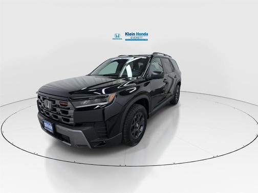 Crystal Black Pearl 2026 Honda Pilot TrailSport