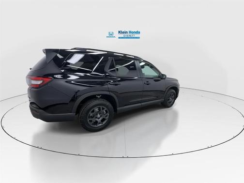 Crystal Black Pearl 2026 Honda Pilot TrailSport
