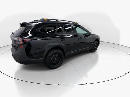 Crystal Black Silica 2022 Subaru Outback Wilderness