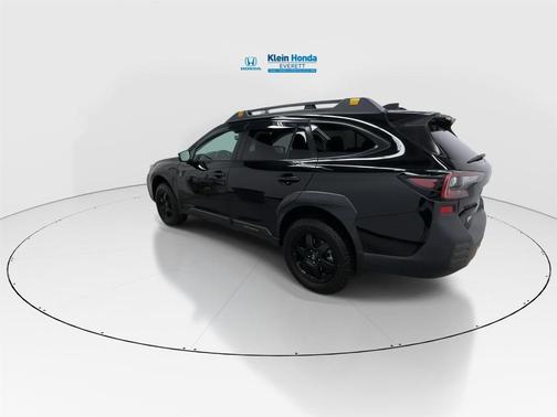 Crystal Black Silica 2022 Subaru Outback Wilderness