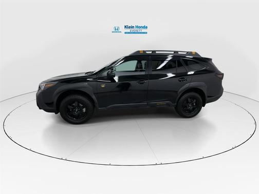 Crystal Black Silica 2022 Subaru Outback Wilderness