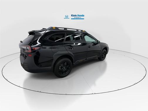 Crystal Black Silica 2022 Subaru Outback Wilderness