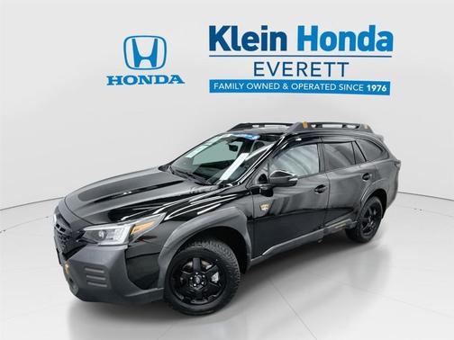 Crystal Black Silica 2022 Subaru Outback Wilderness