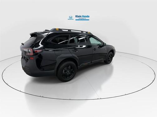 Crystal Black Silica 2022 Subaru Outback Wilderness
