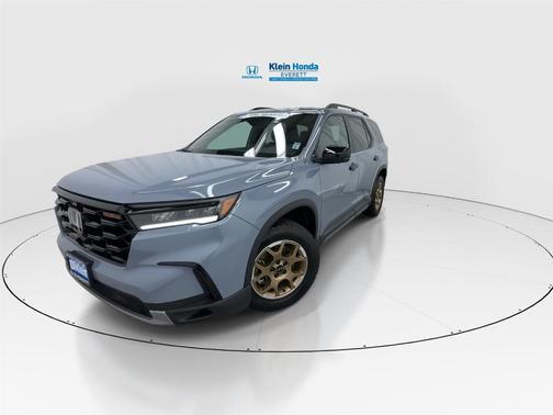 Sonic Gray Pearl 2024 Honda Pilot TrailSport