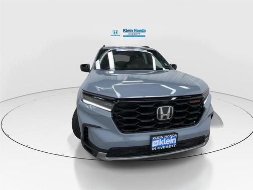 Sonic Gray Pearl 2024 Honda Pilot TrailSport