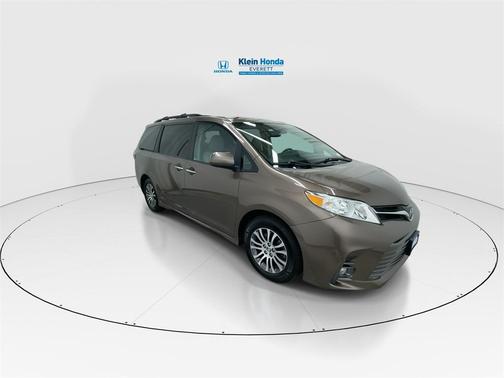 2019 Toyota Sienna XLE