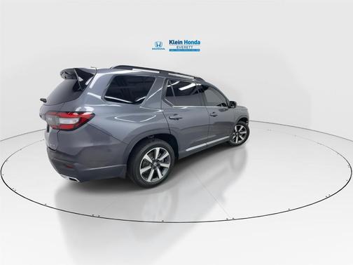 Modern Steel Metallic 2023 Honda Pilot Elite