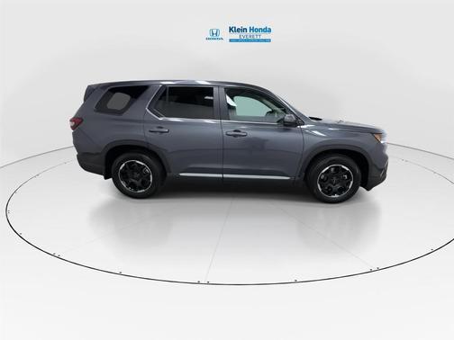 Modern Steel Metallic 2025 Honda Pilot Sport