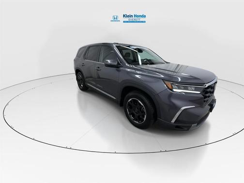 Modern Steel Metallic 2025 Honda Pilot Sport