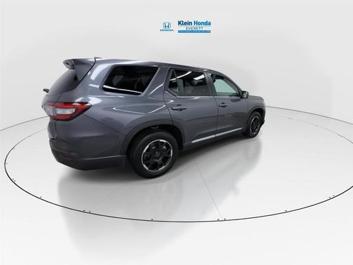 Modern Steel Metallic 2025 Honda Pilot Sport
