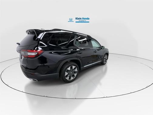 Crystal Black Pearl 2026 Honda Pilot Touring