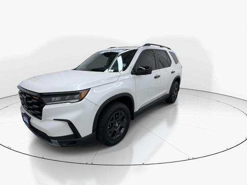Platinum White Pearl 2025 Honda Pilot TrailSport