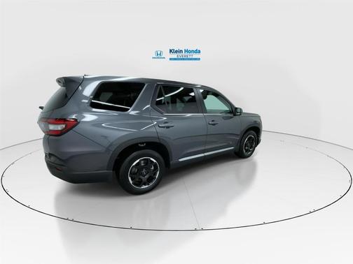 Modern Steel Metallic 2025 Honda Pilot Sport