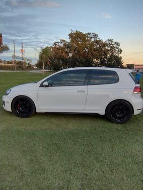 Photo 2 of 9 of 2010 Volkswagen GTI 2-Door