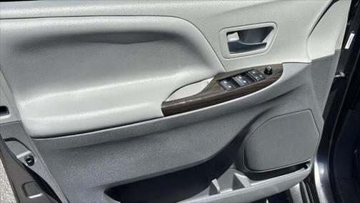 2020 Toyota Sienna XLE Premium