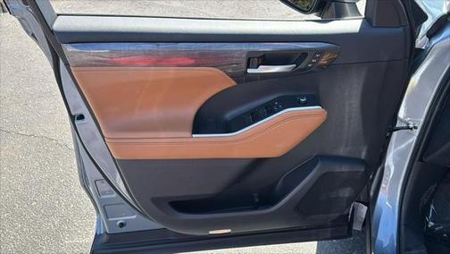 2023 Toyota Highlander Platinum