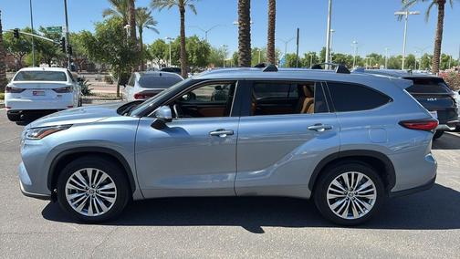 2023 Toyota Highlander Platinum