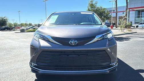 2023 Toyota Sienna XLE 8 Passenger