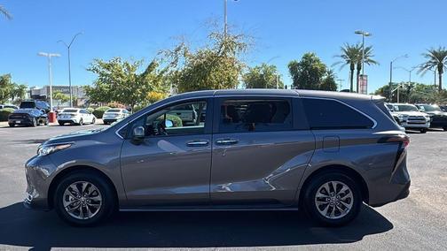 2023 Toyota Sienna XLE 8 Passenger