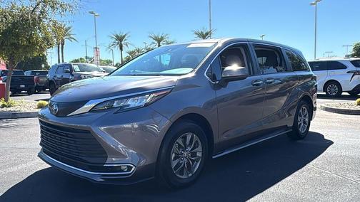 2023 Toyota Sienna XLE 8 Passenger