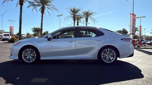 2020 Toyota Camry Hybrid XLE