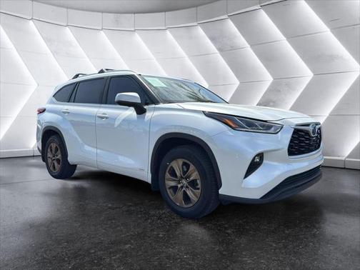 2023 Toyota Highlander Hybrid XLE