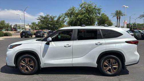 2023 Toyota Highlander Hybrid XLE