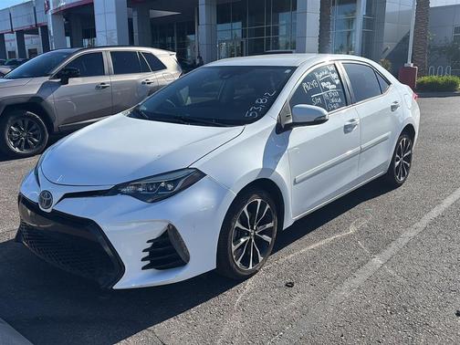Super White 2018 Toyota Corolla SE